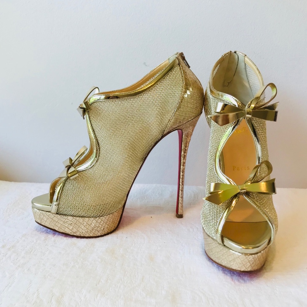 CHRISTIAN LOUBOUTIN*US 6.5**Gold Bow Heels*$1195